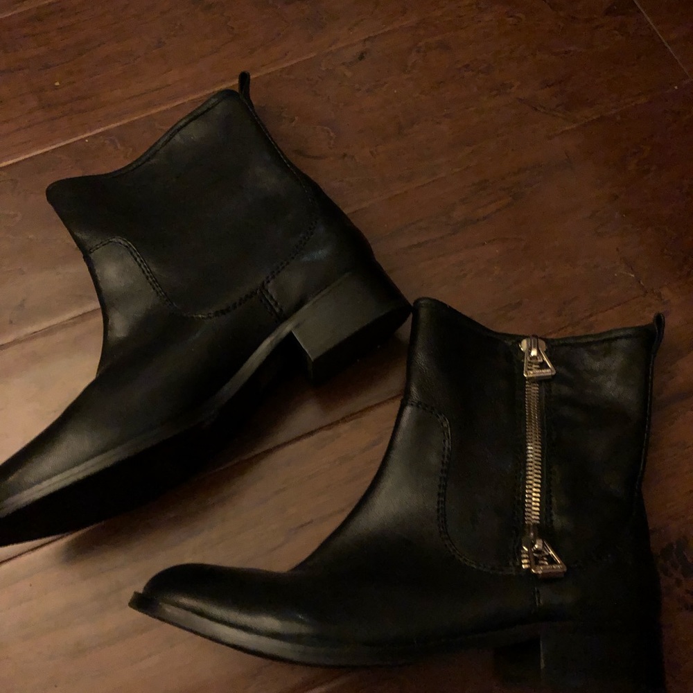 NWOT Women’s Antonio Melani boots